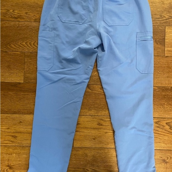 FIGS Ceil Blue Scrub Set Size M/L - Picture 5 of 6